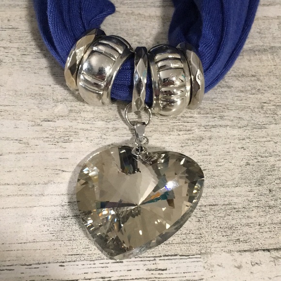 Woman’s scarf lot with beading and silver tone hanging pendants - Picture 12 of 12